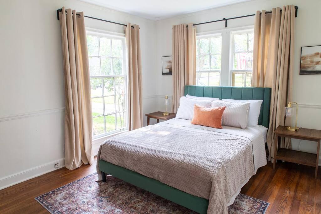 J Birds' Cottage Midtown Мемфис Екстериор снимка